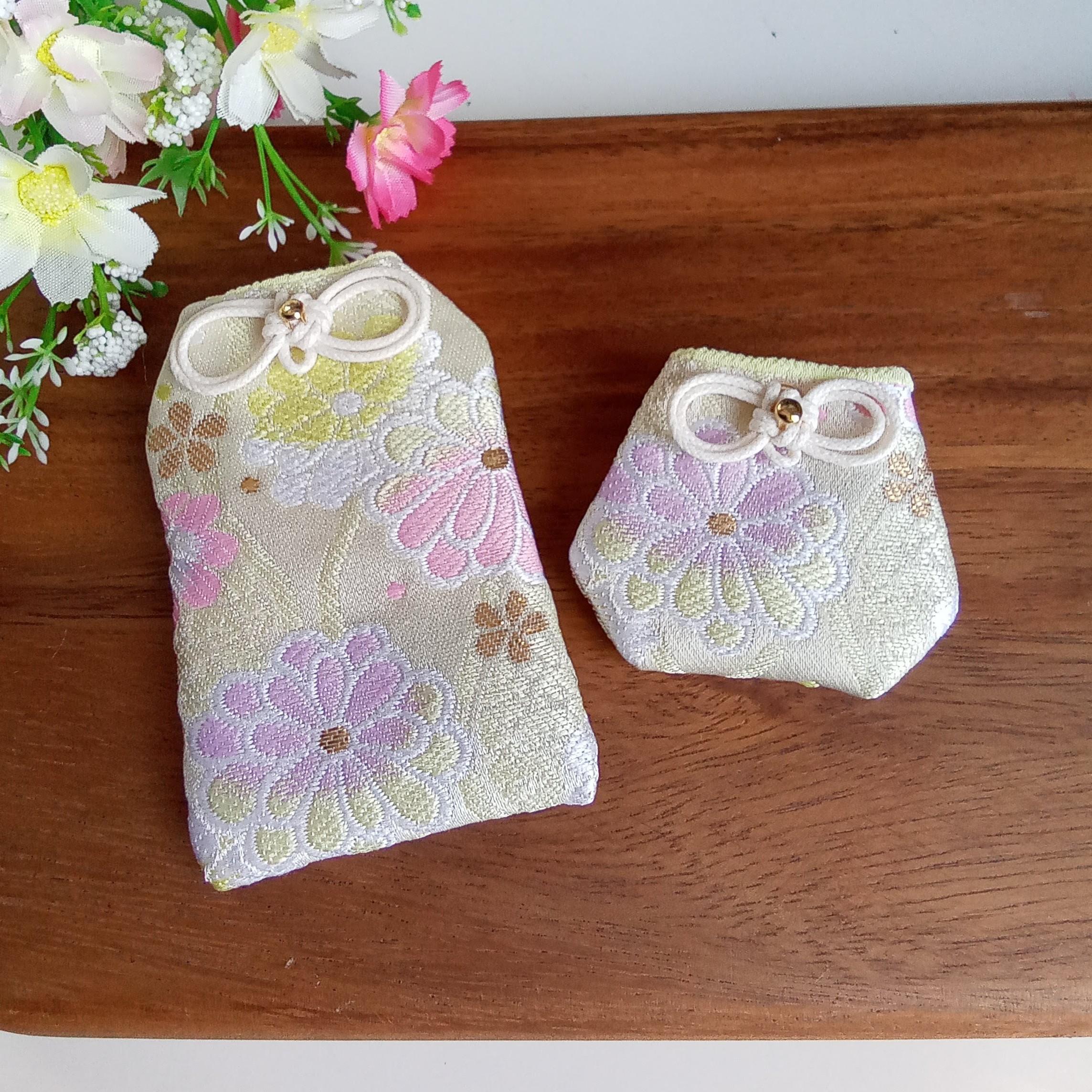 ❊新作❊　お守り袋　金欄　❋菊桜❋(パステルイエロー)　セット売りもあります1枚目の画像